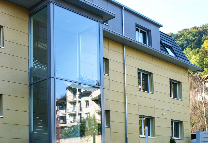 Treppenhaus (Baselland) mit Metallbau und Glasfronten