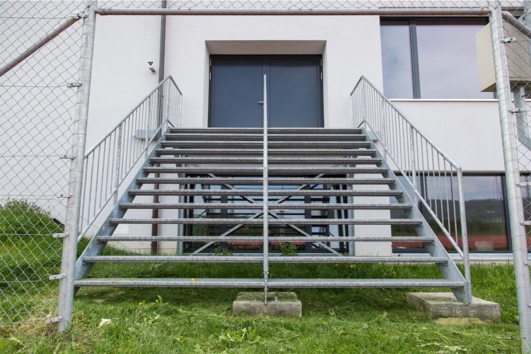 Brandschutztüre, Fluchttüre und Nottreppe