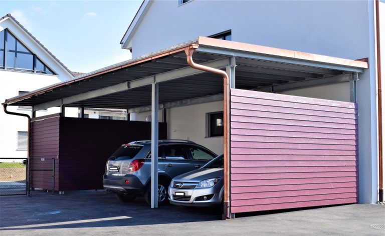 Carport mit Holz verkleidet