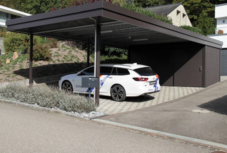 Carport mit Veloraum