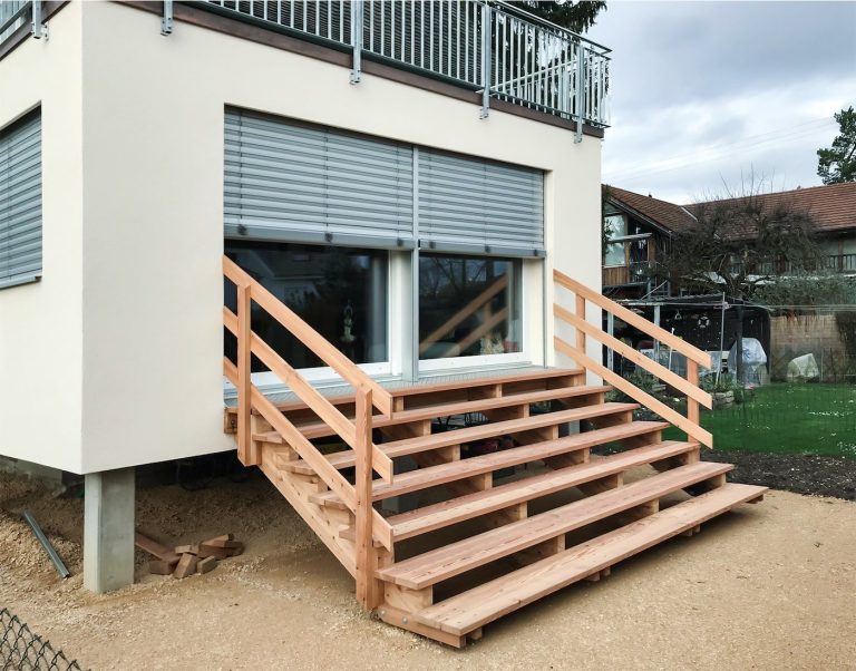Schraubfundament für Holztreppe