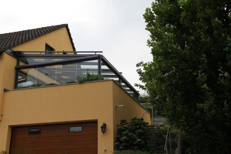 Sitzplatzüberdachung mit Wind- und Wetterschutzverglasung