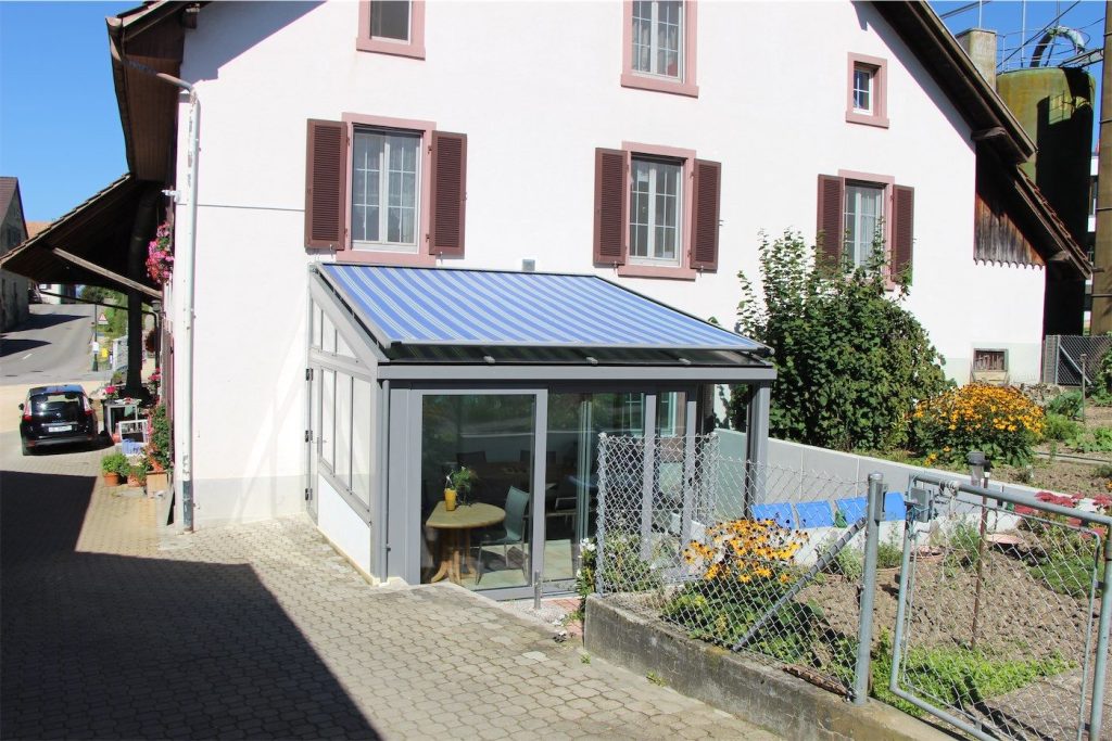 Zeitloser Wintergarten in Arisdorf