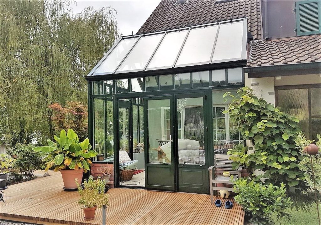 Grüner Wintergarten im englischen Stil in Bubendorf