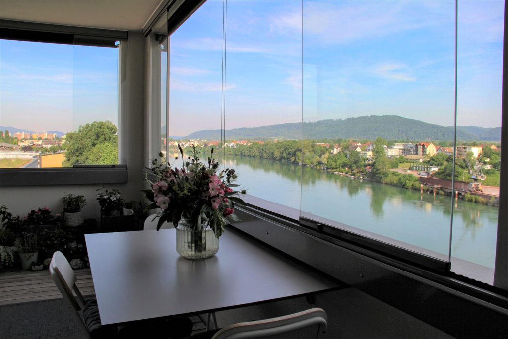 Loggiaverglasung für mehr Blick auf den Rhein