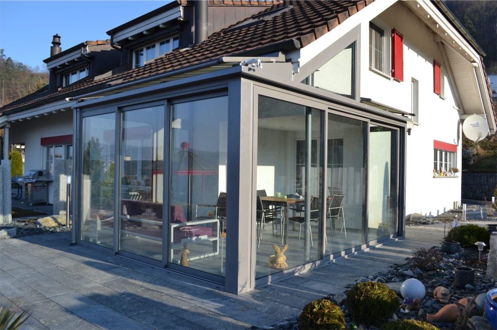 Moderner Wintergarten in Lausen