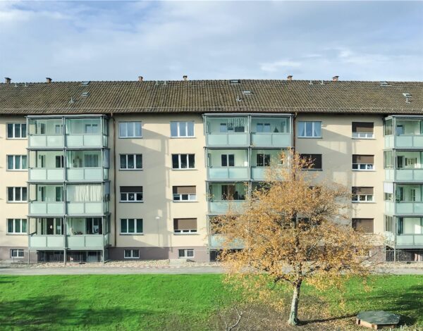 Balkonanbauten mit Balkonverglasungen in Basel