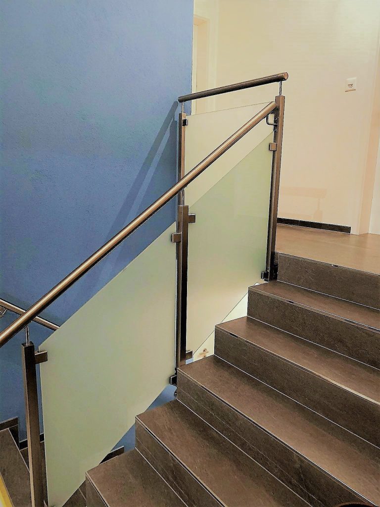 Glasgeländer im Treppenhaus